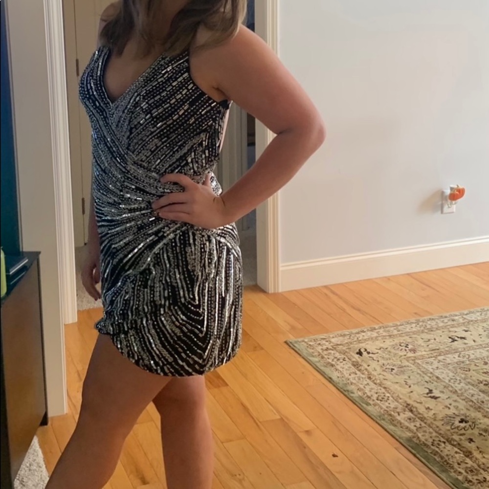 Gorgeous formal dress - Picture 6 of 10